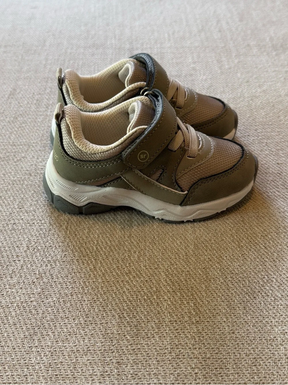 NWOT Stride Rite 360 Ace 2.0 Toddler Sneakers Gray Tan Khaki Size 6M Hook & Loop
